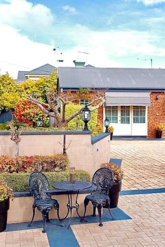 Rose Cottage with Garden View