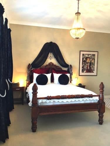 Benjamin Queen Room with Garden View