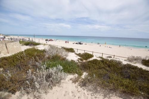Sea Breeze Luxury Holiday Apartment1