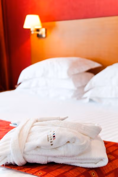 DOUBLE KING SIZE BED