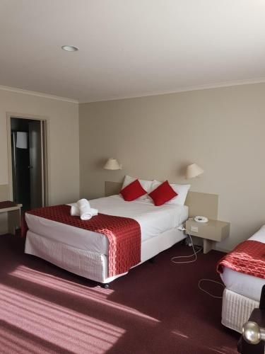 Ringwood Lake Inn3