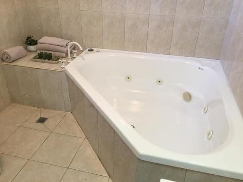 Queen Room with Spa Bath