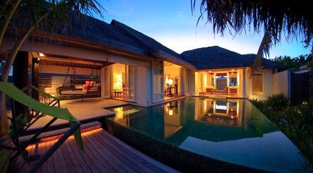 HOUSE BEACH FRONT