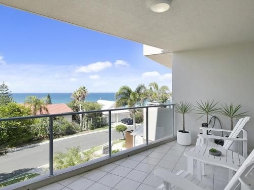 Sunny and spacious Sunshine Beach1