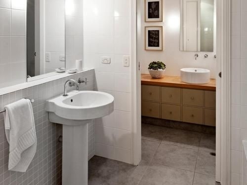Spacious with surf views, Sunshine Beach (Spacious with surf views Sunshine Beach)2