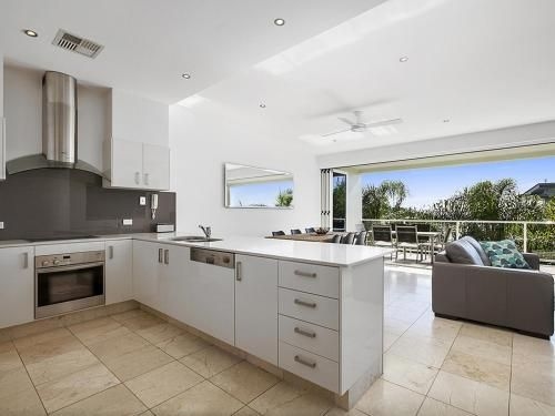 Perfect getaway, Sunshine Beach (Perfect getaway Sunshine Beach)4