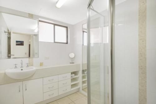 Tradewinds Apartments4