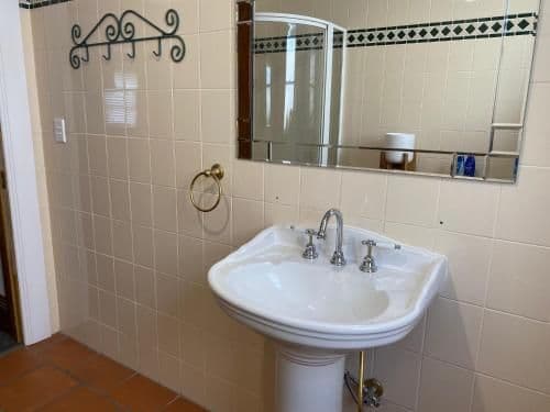 Apartment With Shared Bathroom