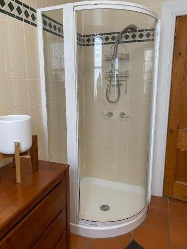 Apartment With Shared Bathroom