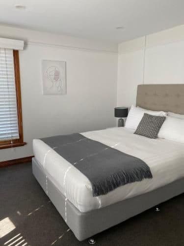 Apartment With Shared Bathroom