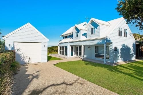 Middle Rock Beach House - Beach Front Lake Cathie0