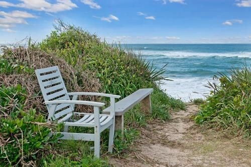 Middle Rock Beach House - Beach Front Lake Cathie4