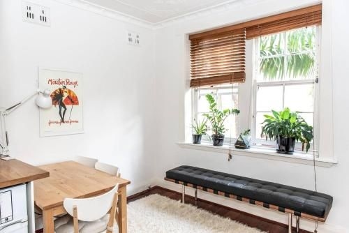 Chic Quiet Apartment Close to Everything4