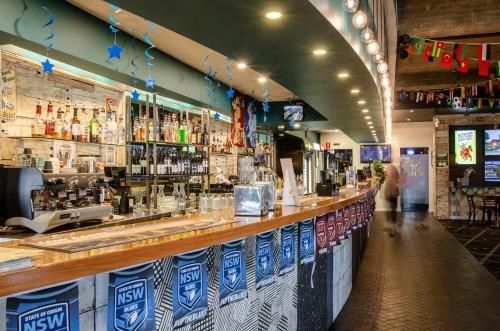 Figtree Hotel Wollongong3
