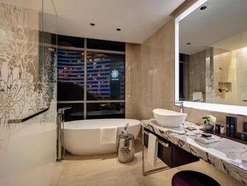 Penthouse Suite with Spa
