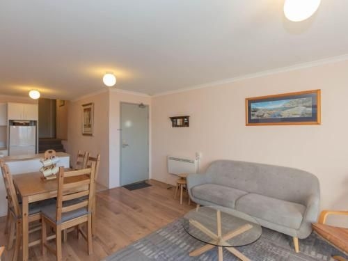 Cascades 13/3 Kurrajong Street0