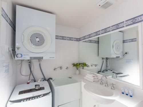 Cascades 18/3 Kurrajong Street4