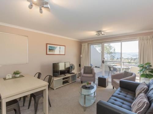 Cascades 18/3 Kurrajong Street0