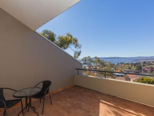 Cascades 18/3 Kurrajong Street1