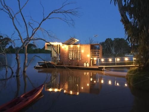 Bill's Boathouse0