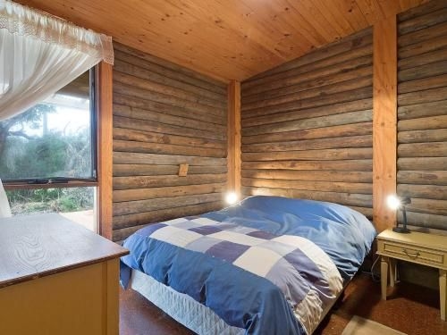 98 Ocean Parade - Rustic Log Cabin4
