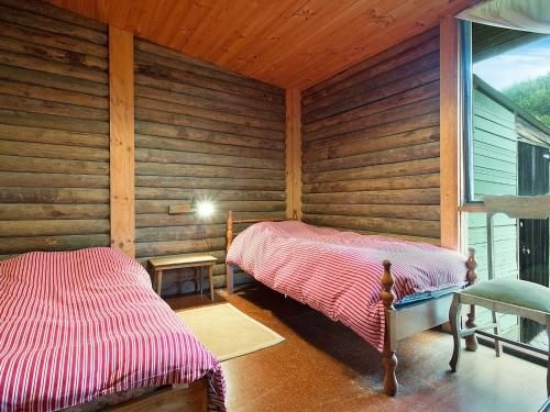 98 Ocean Parade - Rustic Log Cabin3