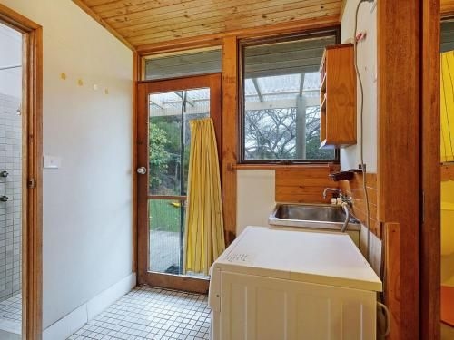 98 Ocean Parade - Rustic Log Cabin1
