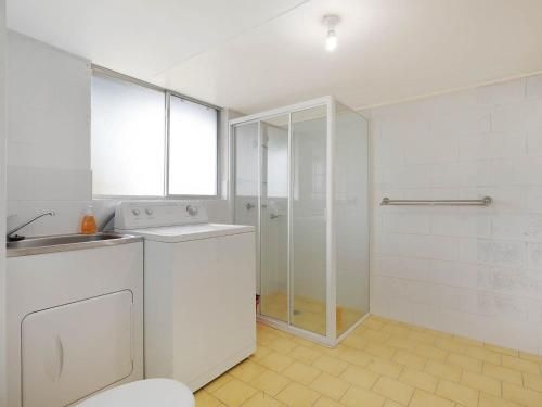 Pet-friendly Beach House @ Kianga1