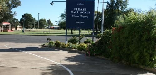The Plains Motor Inn1