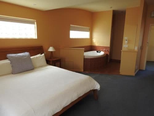 King Room with Spa Bath