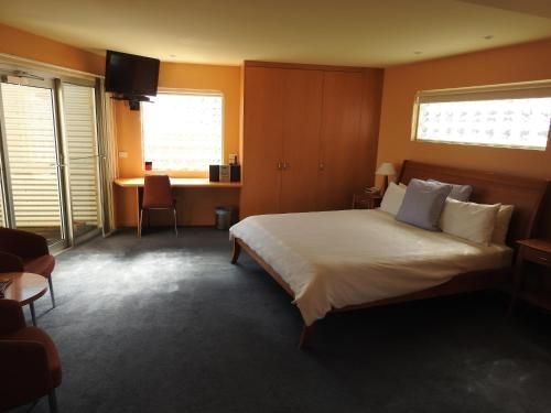 Waves Luxury Suites4