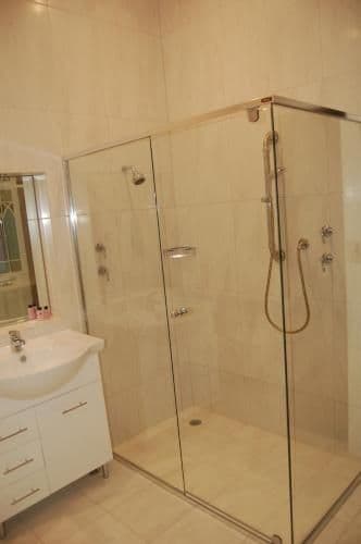 Deluxe Queen Suite with Indoor Spa