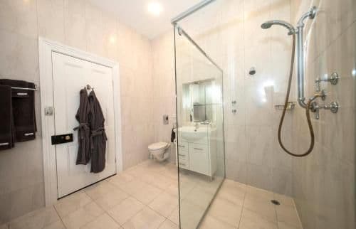 Deluxe Queen Suite with Outdoor Spa