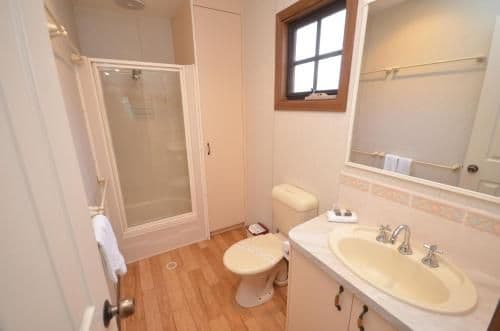 Pioneer Two-Bedroom Cottage with River View