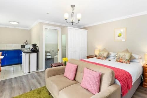 Studio Apartment with Queen Bed