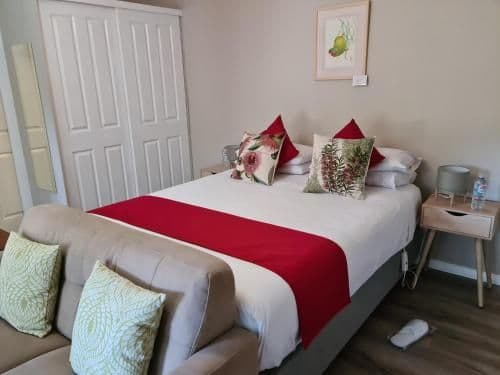 Studio Apartment with Queen Bed