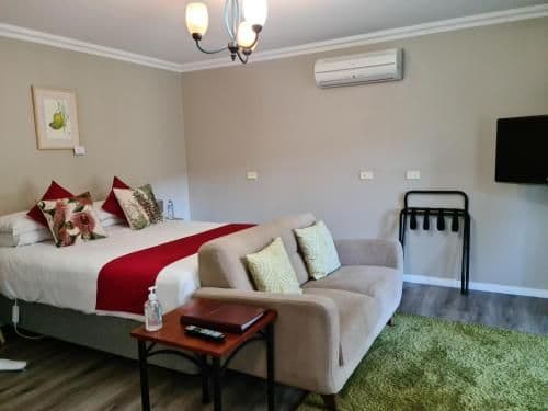 Studio Apartment with Queen Bed