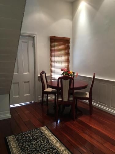 Charming Federation style home minutes from CBD (Charming Federation Style Home Minutes From CBD)3