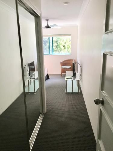 Broadbeach Private Apt with CHA3