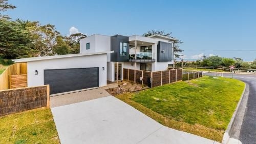 Sweeping Views - Free Wifi & Netflix - Pet Friendly (Outside Only)0
