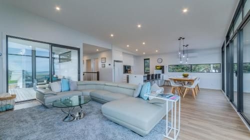 Sweeping Views - Free Wifi & Netflix - Pet Friendly (Outside Only)3