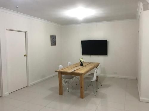 Adelaide Holiday Apartment1