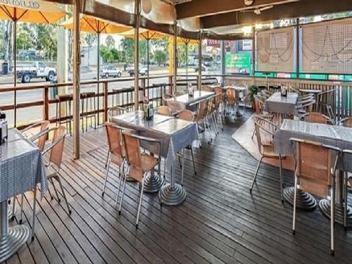 Fernvale Hotel Motel3