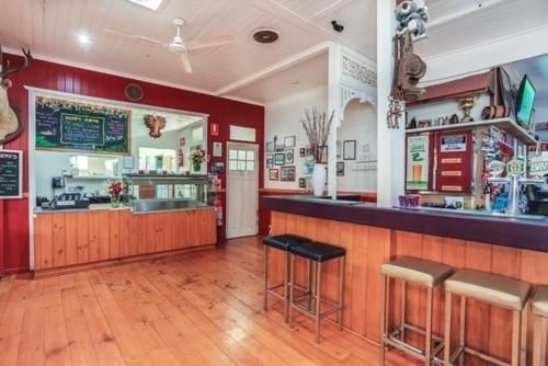Fernvale Hotel Motel2