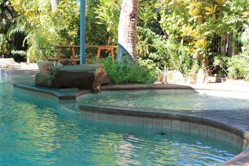 Roey Backpackers and Party Bar0