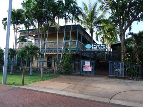 Roey Backpackers and Party Bar2