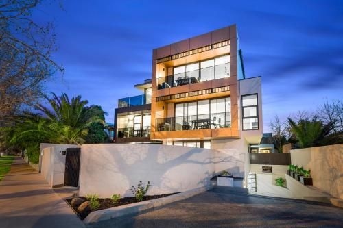 Manhattan Apartments - Caulfield North0