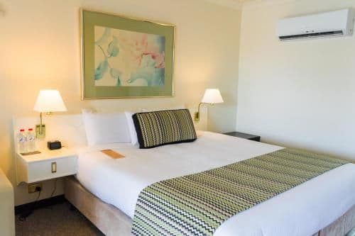 Deluxe Queen Suite