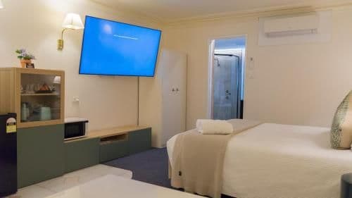 Deluxe Suite with Spa Bath