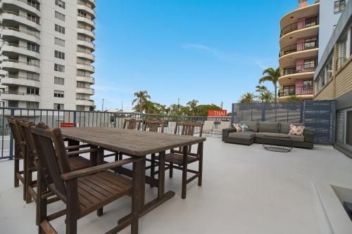 Renovated Moololaba Unit 100m To Beach2